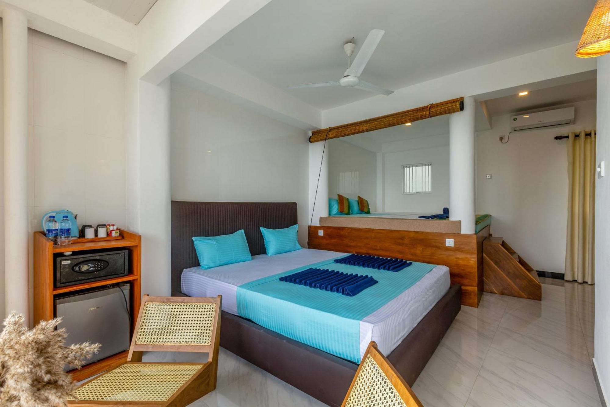 Peacock Beach Hotel Unawatuna Exterior foto